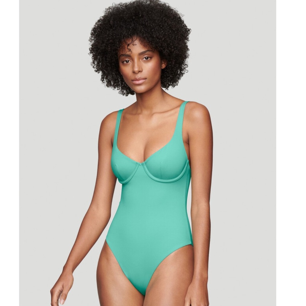 CUUP one piece swimsuit size 19 (34H/36G). New never used without tags.